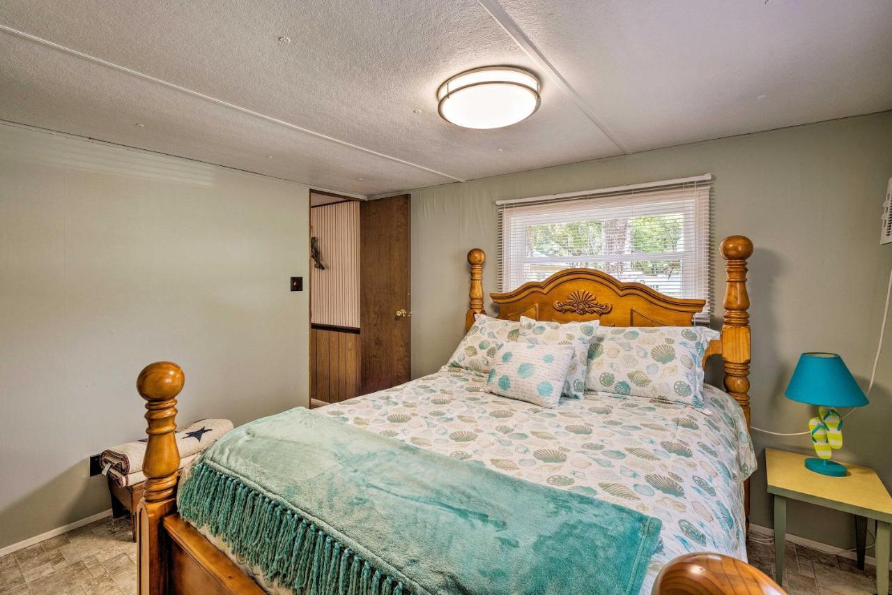 Cabin With Fire Pit, Walk To Steinhatchee River! Exteriör bild