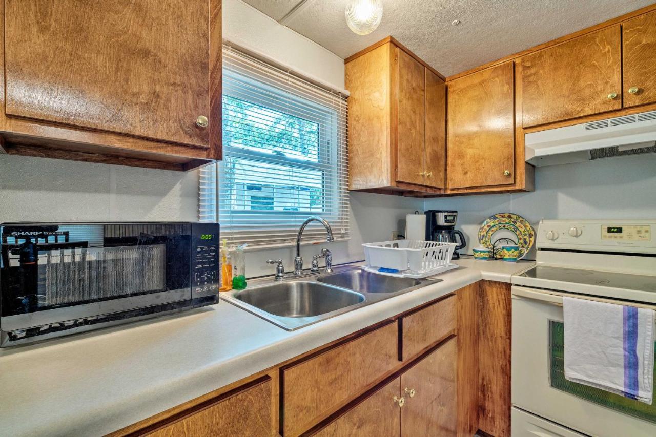 Cabin With Fire Pit, Walk To Steinhatchee River! Exteriör bild